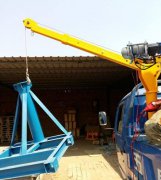 車載提升機(jī)吊運(yùn)500公斤播種機(jī)