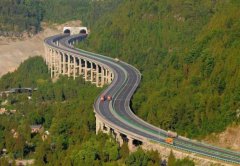 速差防墜器用于巴萬高速公路