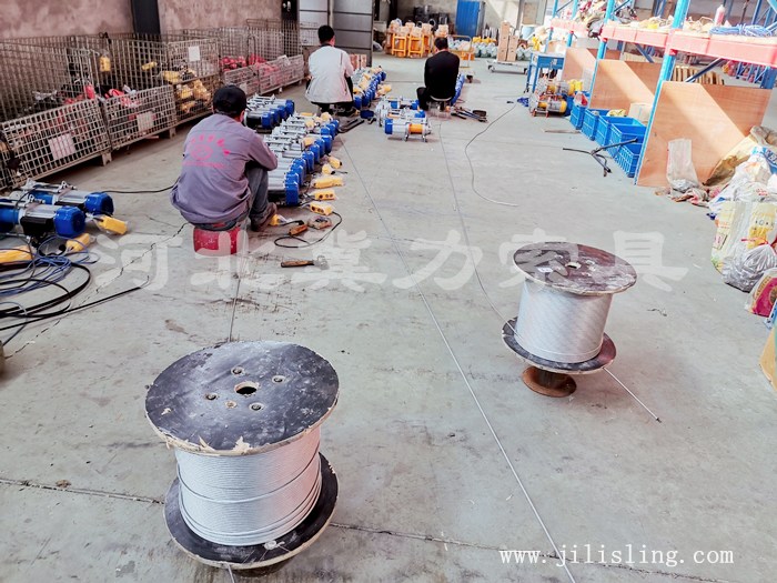 電動(dòng)提升機(jī)鋼絲繩安裝過程