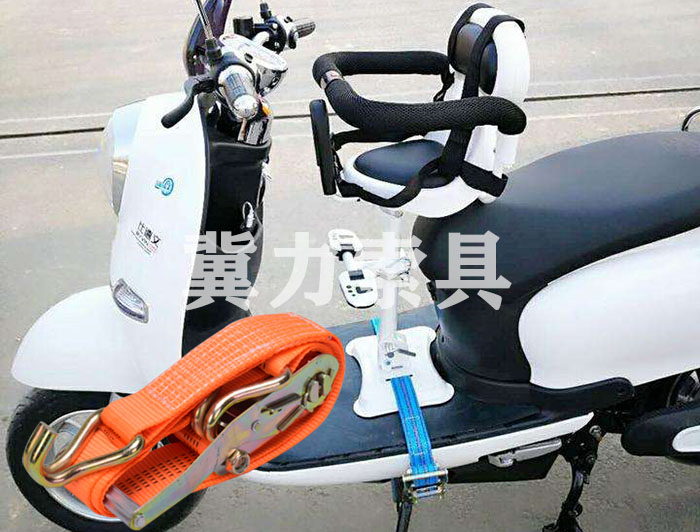 電動(dòng)車兒童座椅使用捆綁帶捆綁辦法