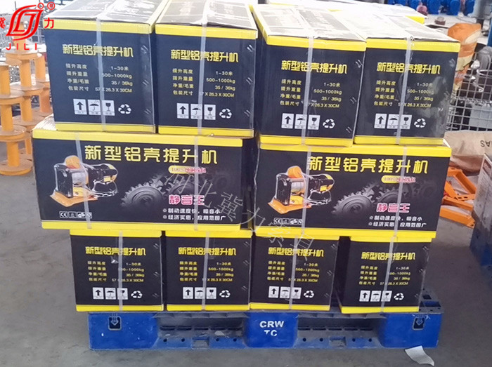 產(chǎn)品正在打托盤過程中