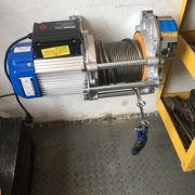 多功能電動提升機用于汽修廠